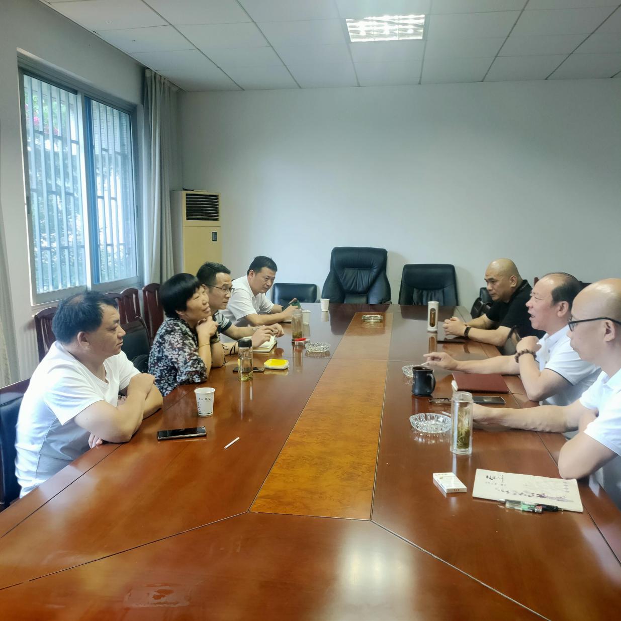 市蠶桑技術推廣總站赴德清莫干天竺蠶種公司與桐鄉催青中心交流學習記